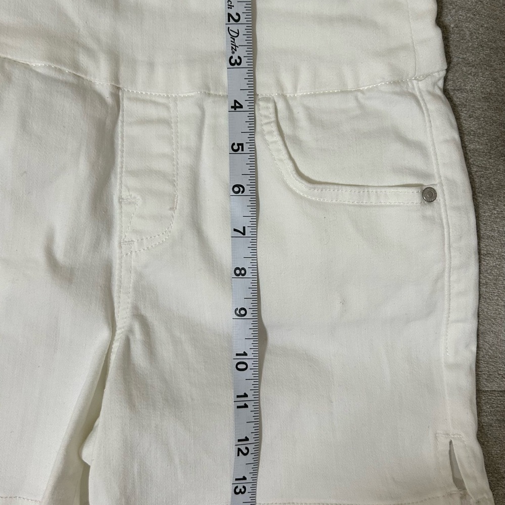 Rock & Republic Women's High Waist Slimming Pull On White Shorts - Picture 6 of 6